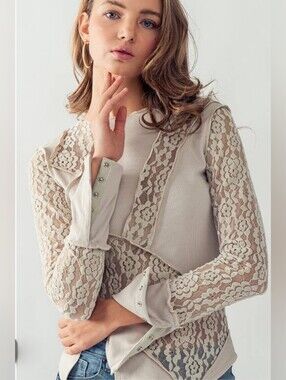 NWT Heyday Mixed Thermal & Lace Front Slit Long Sleeve Top With Snap Sleeves